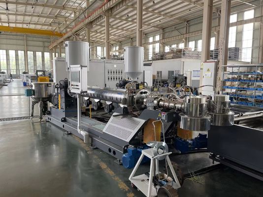 গুণমান 12000 Dtex এর জন্য LLDPE বাইকলার স্ট্রেইট গ্রাস মনোফিলামেন্ট এক্সট্রুশন কারখানা